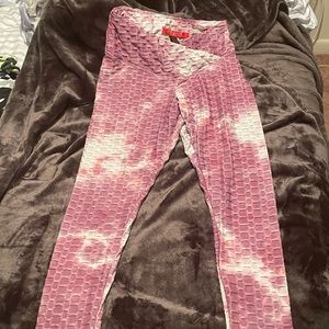 stretchy pink and white TikTok legging